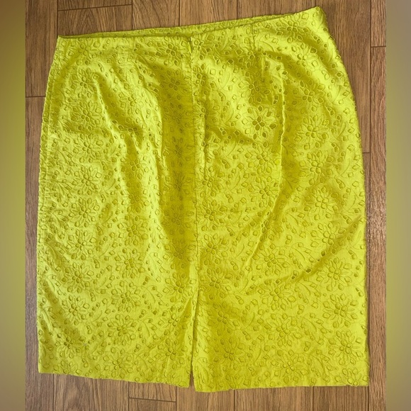 TALBOTS GREEN FLORAL EYELET SKIRT SIZE 12p PETITE - Picture 3 of 9